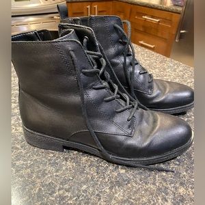 Comfort by Clark’s Women’s Leather Boots Booties